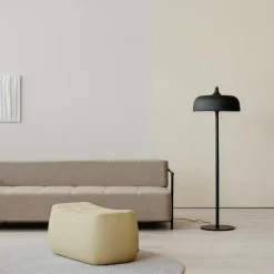 Acorn golvlampa svart