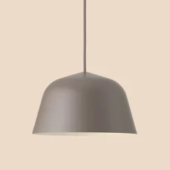 Ambit 25 taklampa taupe