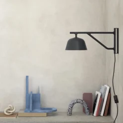 Ambit vägglampa grå