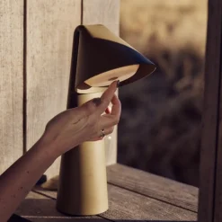 Ami portabel bordslampa olive stone