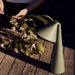 Ami portabel bordslampa sage green