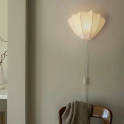 Anna S vägglampa cotton white