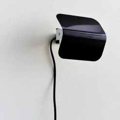 Apex vägglampa iron black