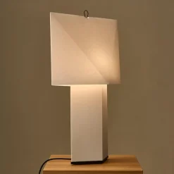 Aplat 660 bordslampa vit