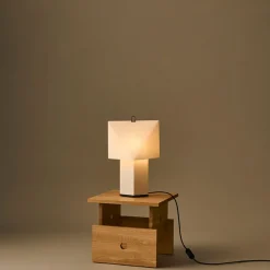 Aplat 440 bordslampa vit