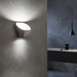 Aplomb vägglampa brun