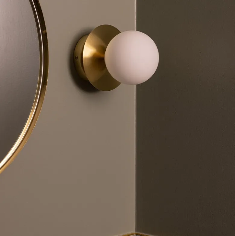 Art Deco IP44 badrumsbelysning borstad mässing/vit