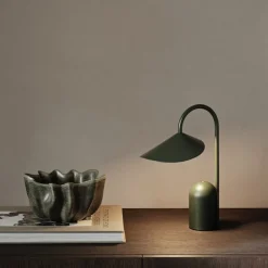 Arum portabel bordslampa gräsgrön