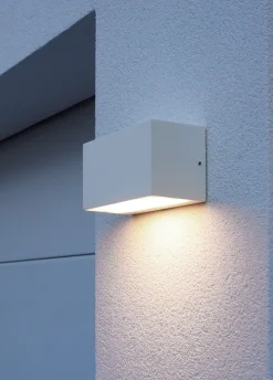 Asker vägglampa vit