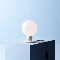 Atom bordslampa pärlvit