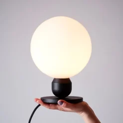 Atom bordslampa svartstruktur
