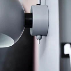 Ball USB vägglampa matt black