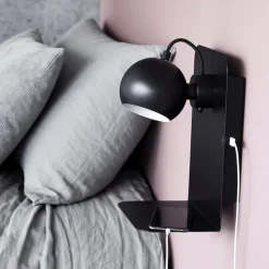 Ball USB vägglampa matt black
