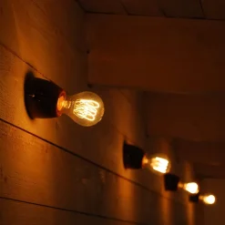 Basic vägglampa grå IP20 sned sockel