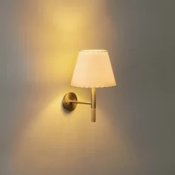 BC2 vägglampa stitched beige parchament