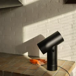 Beam 45 bordslampa svart