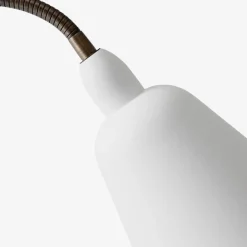 Bellevue AJ7 golvlampa vit/bronserad mässing