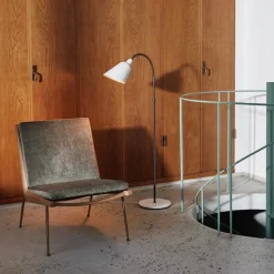 Bellevue AJ7 golvlampa vit/bronserad mässing