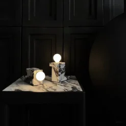 Brick Lamp Low bordslampa calacatta
