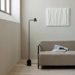 Buddy golvlampa svart