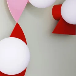 Candy little triangle S vägglampa Strawberry Red