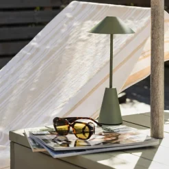 Cannes 32 Portabel bordslampa Mossgrön IP54