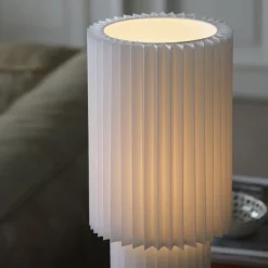 Catis 45 cm bordslampa vit