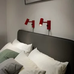 Cato vägglampa enkel blank rubinröd/mattsvart