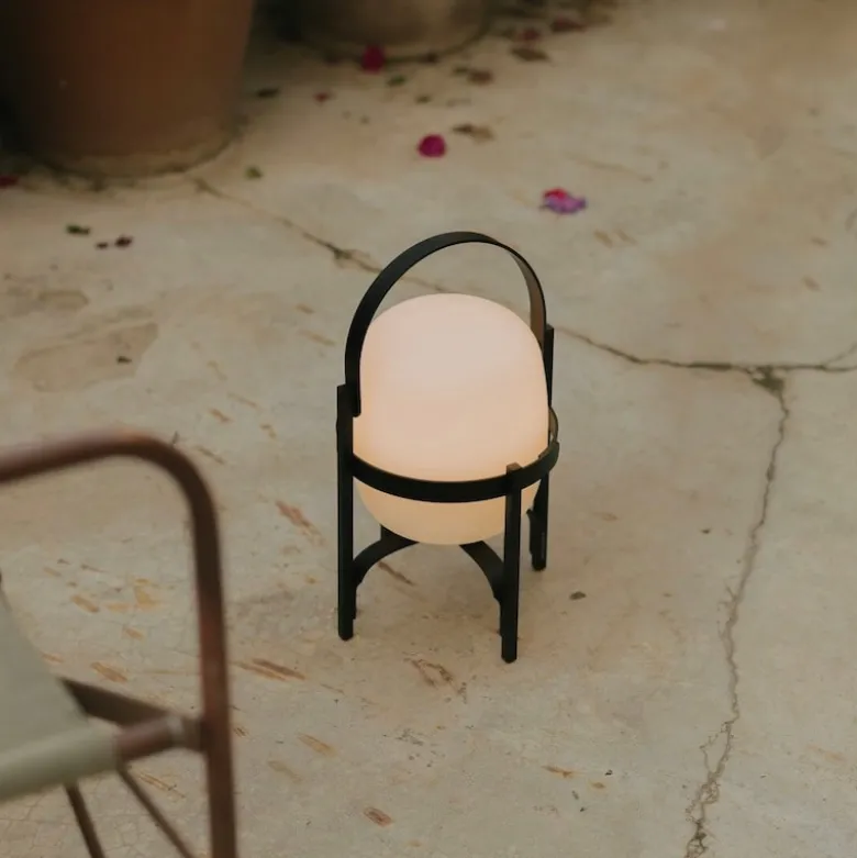 Cestita alubat portabel bordslampa svart