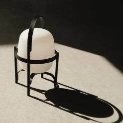 Cestita alubat portabel bordslampa svart