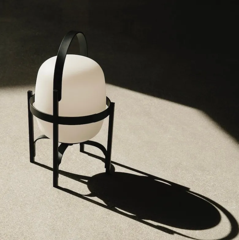 Cestita alubat portabel bordslampa svart