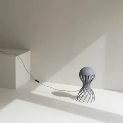 Cirrata bordslampa grå