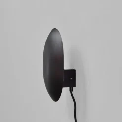 Clam vägglampa burned black