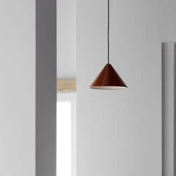 Compass 260 taklampa Pompeian red