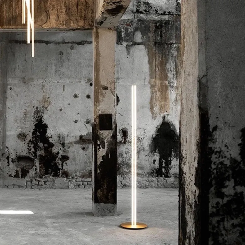 Coordinates golvlampa anodized champagne