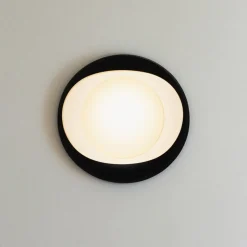 Cornea 220 vägglampa svart