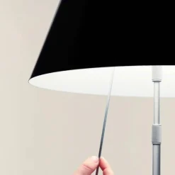 Costanza D13c Bordslampa Aluminium, vit skärm
