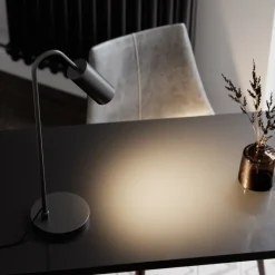 Curve bordslampa matt svart bordlampa