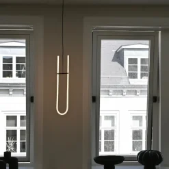 Curve taklampa Lamp bronze