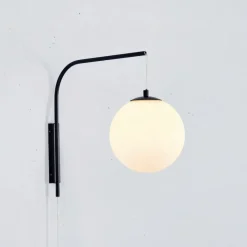 Dione vägglampa vit/svart