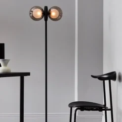 Discus 143 golvlampa svart
