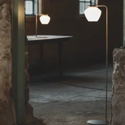 DK bordslampa råmässing/matt opalglas