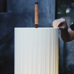 Dórica golvlampa cylindrical base
