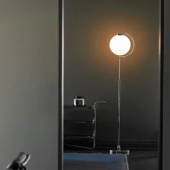 DSL 23 Bauhaus golvlampa nickel/opalglas