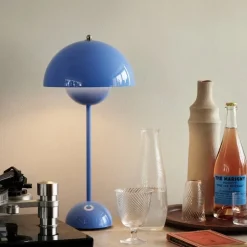 Flowerpot VP3 bordslampa Swim blue