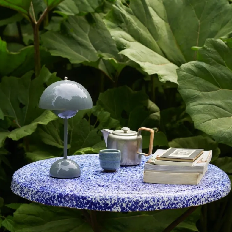 Flowerpot VP9 portabel bordslampa Stone Blue
