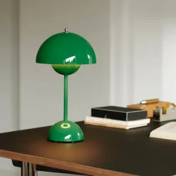 Flowerpot VP9 portabel bordslampa Signal Green
