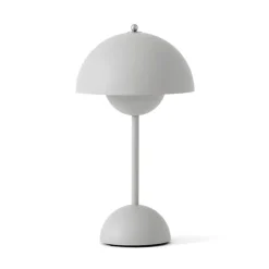 Flowerpot VP9 portabel bordslampa Matt Light Grey