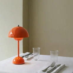 Flowerpot VP9 Portabel bordslampa Zesty Orange