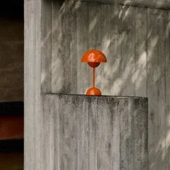 Flowerpot VP9 Portabel bordslampa Zesty Orange